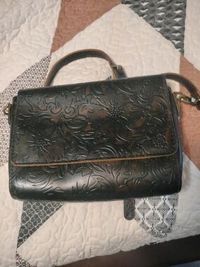 Portland Leather Goods Medium Metro Crossbody Bag In Meadow